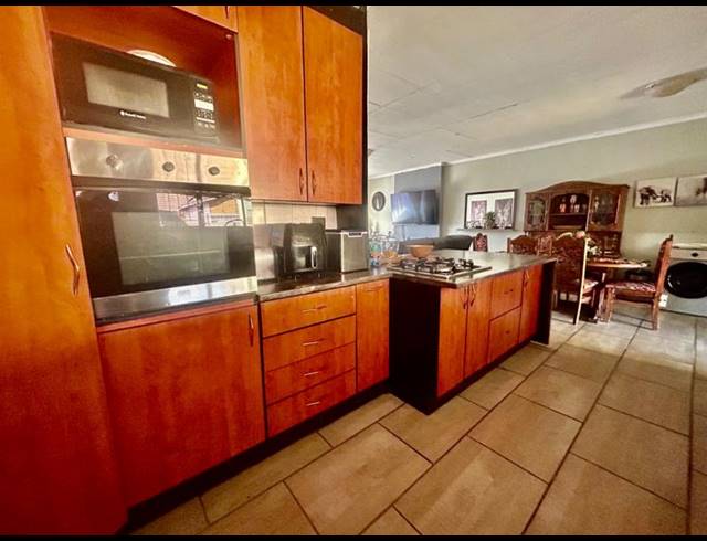 3 BEDROOM HOUSE FOR SALE IN VANDERBIJLPARK CE 5